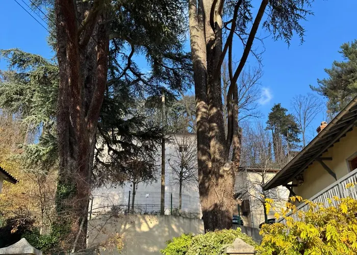 Lyon! Favorite Quiet And Nature ウラン